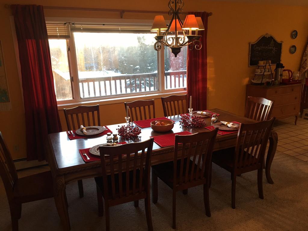 Moose Manor 2*