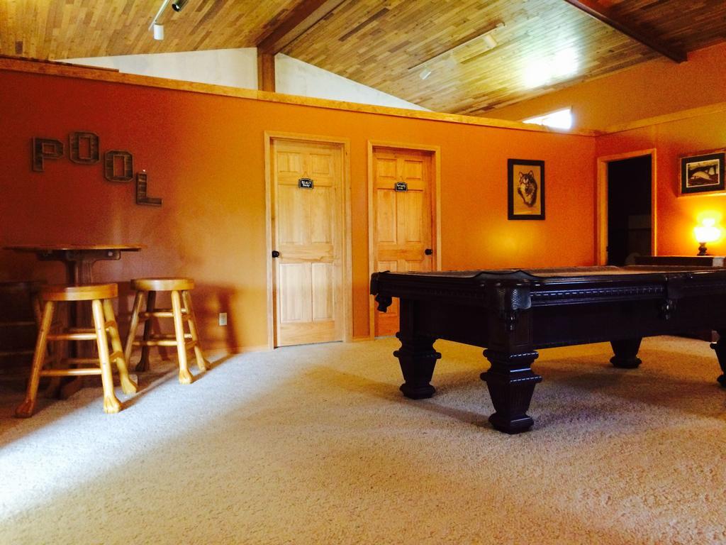 Moose Manor 2*