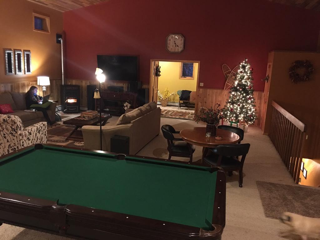 Moose Manor Bed & Breakfast 2*
