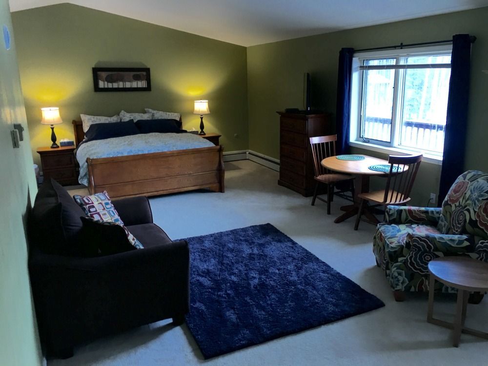 Moose Manor Bed & Breakfast 2*