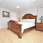Aurora & Denali View Apartment
