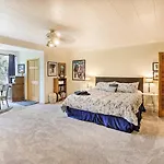 Eclectic Fairbanks Studio Walk To Downtown!