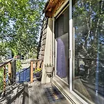 Eclectic Fairbanks Studio Walk To Downtown!