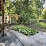 Eclectic Fairbanks Studio Walk To Downtown!