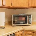 Centrally Located Coffee Bar & Comfort 3