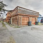 Fairbanks Retreat With Massive Deck And Grill!