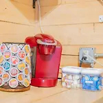 Studio Log Dry Cabin| Aurora Views!