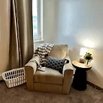 Comfortable 2Br Apt Central
