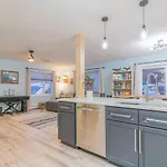 The Garay Townhome W/Contemporary Vibes
