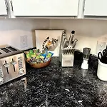 Comfortable 2Br Apt Central
