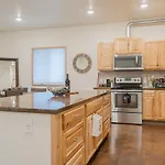 Modern City Suite With All The Amenities