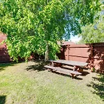 Convenient Fairbanks Apartment About 1 Mi To Downtown!