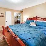 Convenient Fairbanks Apartment About 1 Mi To Downtown!