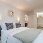 The Upper Downtown Suite 2
