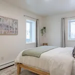 The Upper Downtown Suite 2