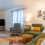 The Upper Downtown Suite 2