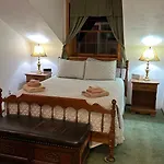 7 Gables Inn & Suites