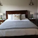 Single Story 3 Beds 1 Car Garage