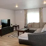 Single Story 3 Beds 1 Car Garage