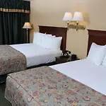 Pike\'S Waterfront Lodge