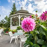Wedgewood Resort