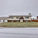 Fairbanks Alaskan Abode About 1 Mile To Pioneer Park!