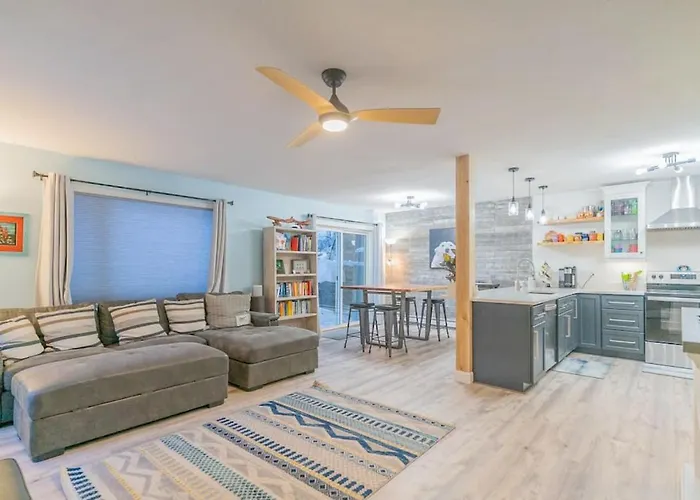 The Garay Townhome W/Contemporary Vibes