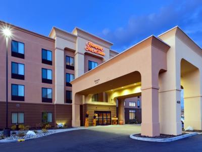Hampton & Hotel