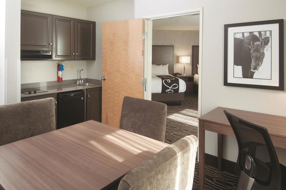 La Quinta By Wyndham Airport Hotel