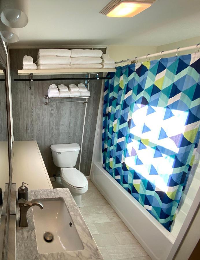 Alaskana 3 Bedroom Upper Apt Apartment *