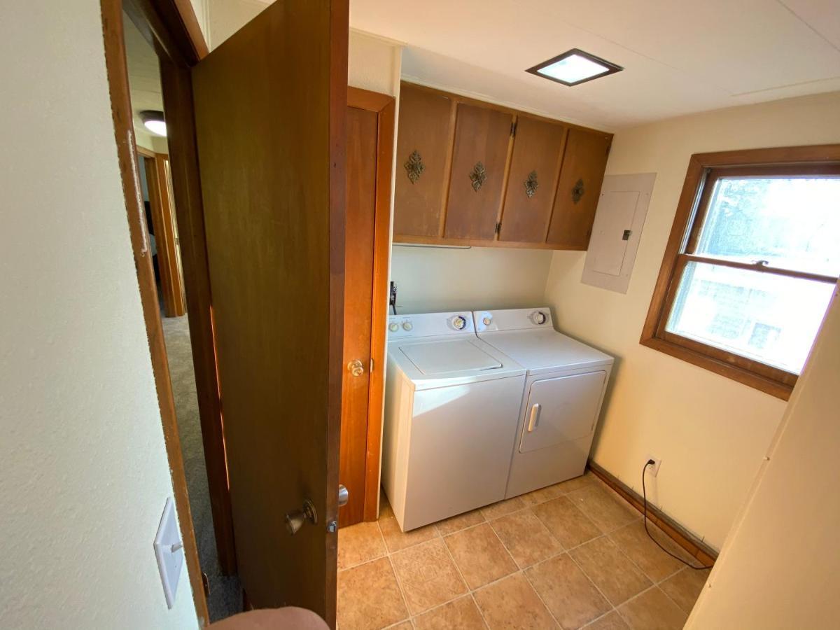 Alaskana 3 Bedroom Upper Apt Apartment *