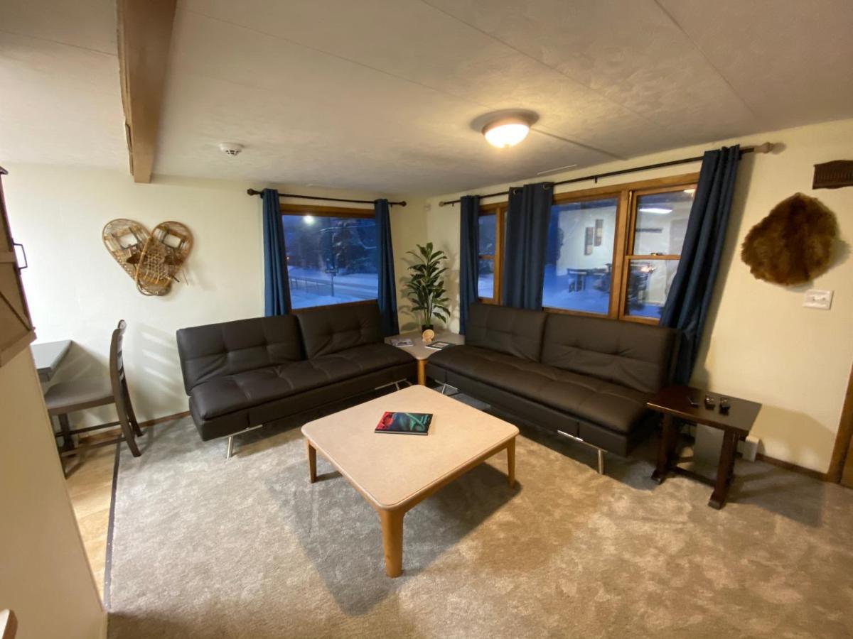 Apartment Alaskana 3 Bedroom Upper Apt *