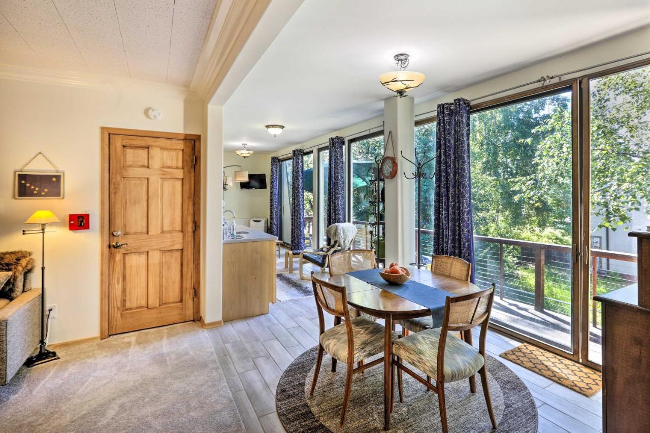 Eclectic Fairbanks Studio Walk To Downtown!