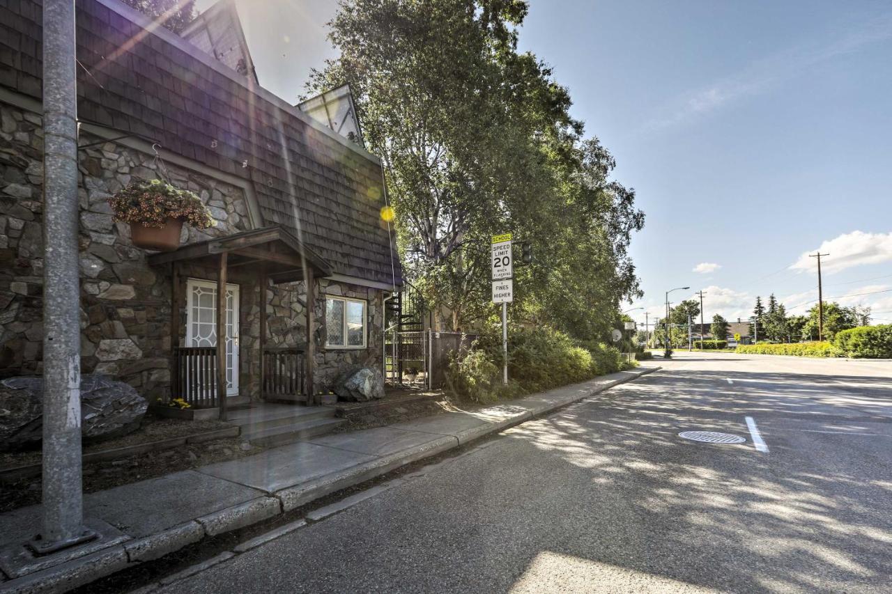 Eclectic Fairbanks Studio Walk To Downtown!