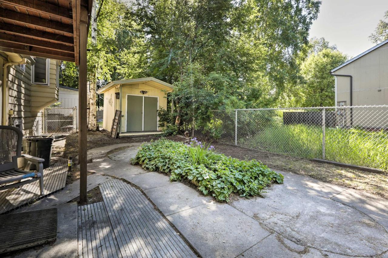 Eclectic Fairbanks Studio Walk To Downtown! Fairbanks