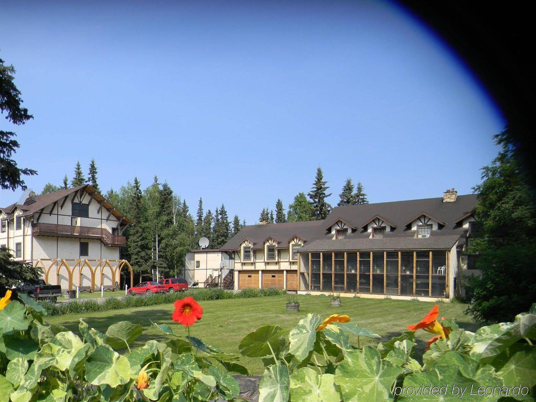 7 Gables & 3*