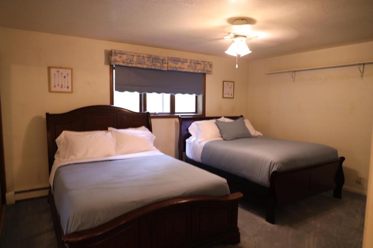 Spacious Style Retreat Sleeps 20 *