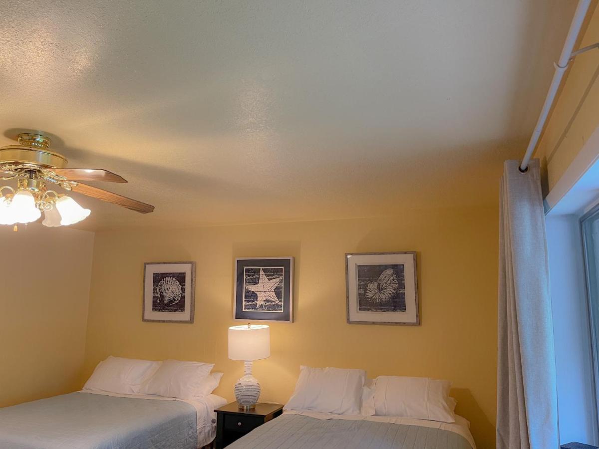 Spacious Style Retreat Sleeps 20 Fairbanks