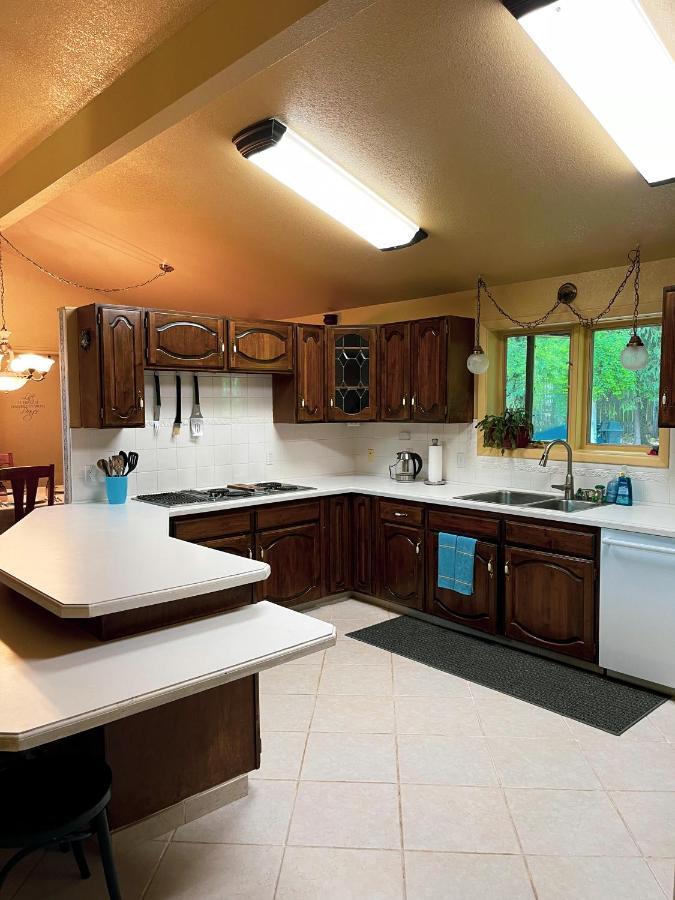 Spacious Style Retreat Sleeps 20