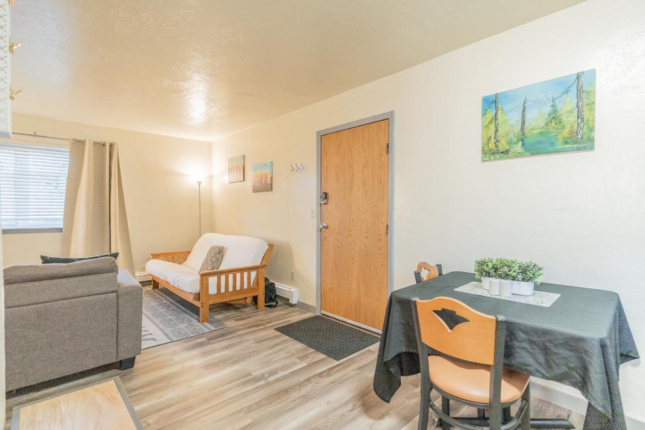 Centrally Located Coffee Bar & Comfort 3 Fairbanks