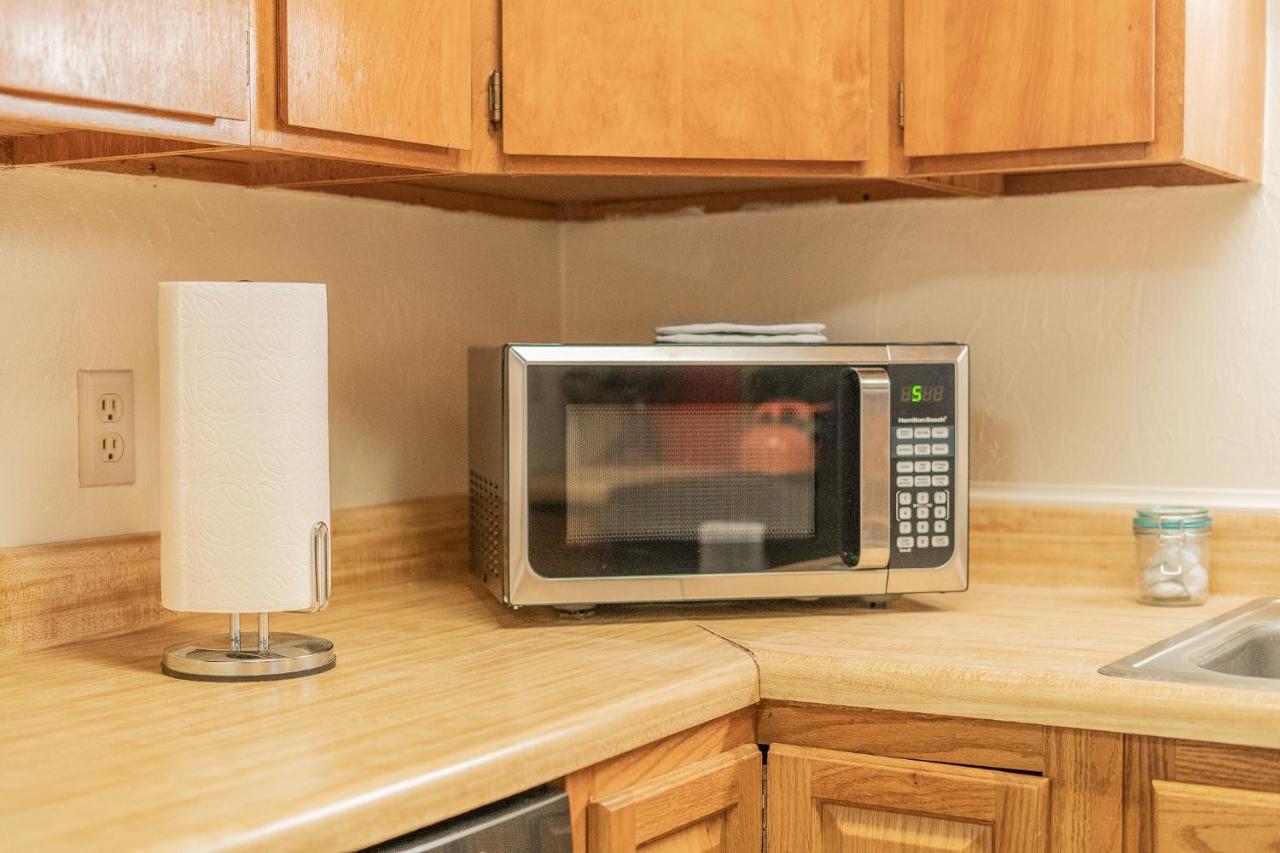 Centrally Located Coffee Bar & Comfort 3