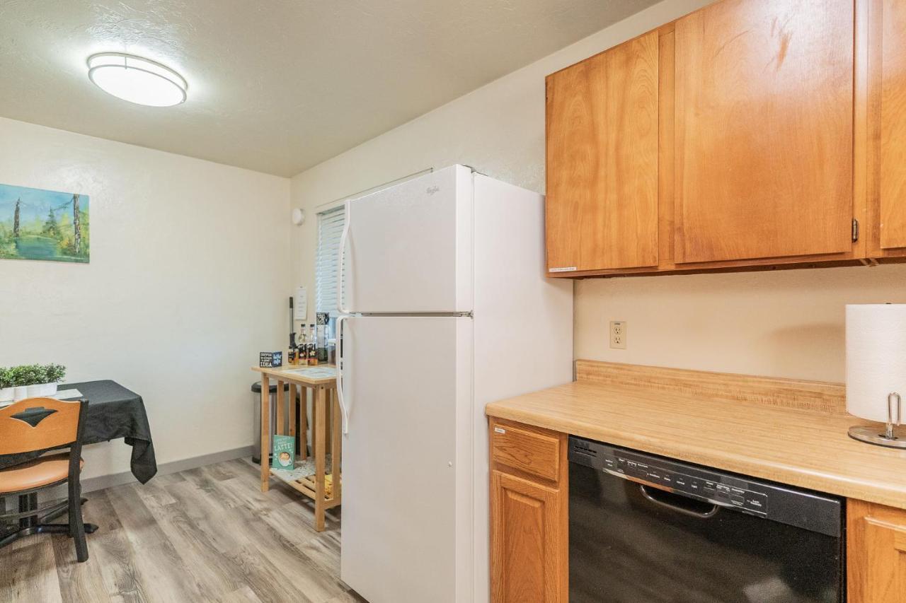 Centrally Located Coffee Bar & Comfort 3