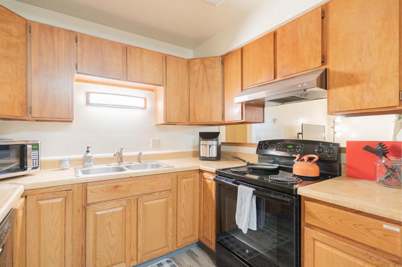 Centrally Located Coffee Bar & Comfort 3 Apartment