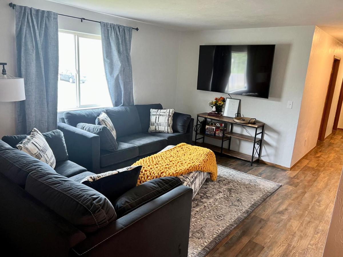 The Perfect 3 Bedroom - Location Apartment Fairbanks