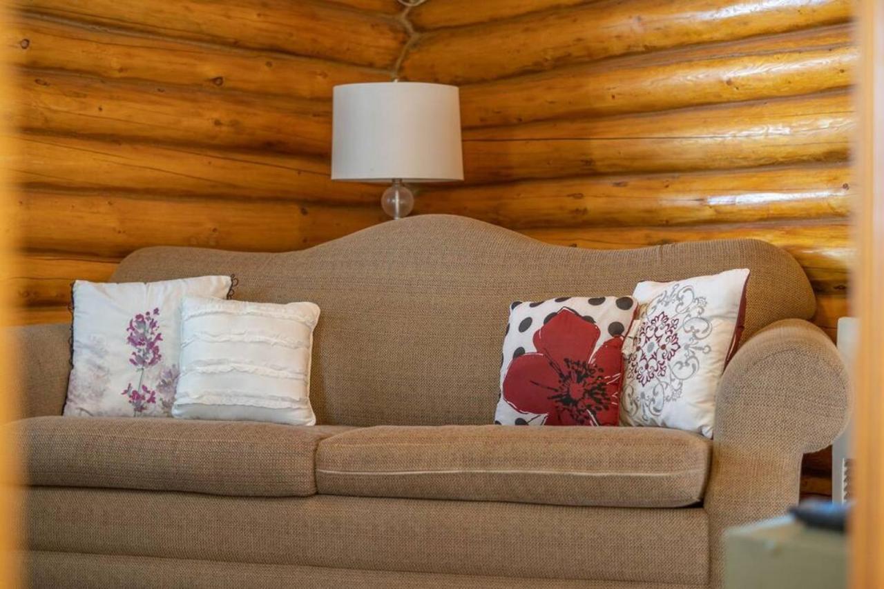 The Goldstream Valley View Cabin