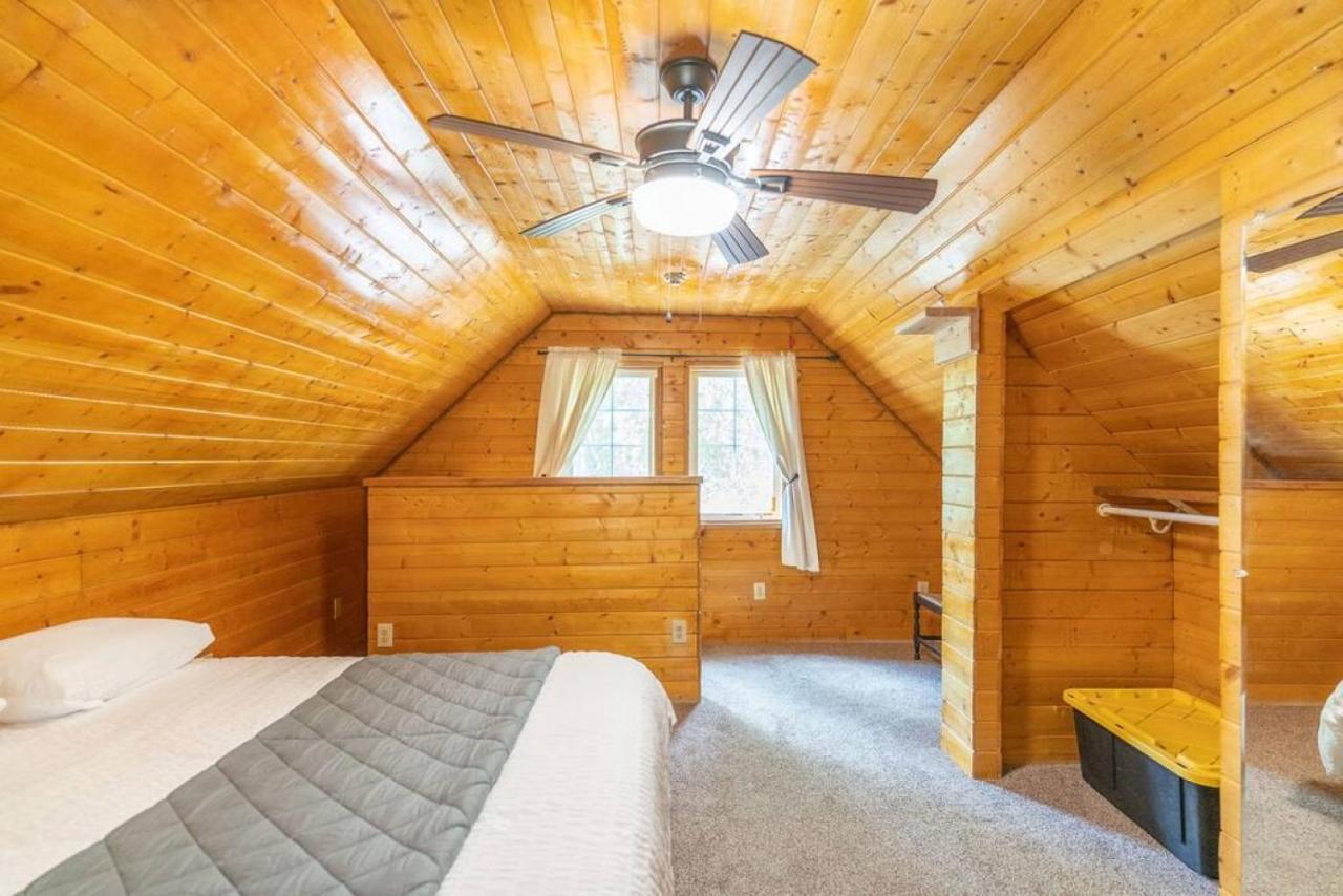 The Goldstream Valley View Cabin