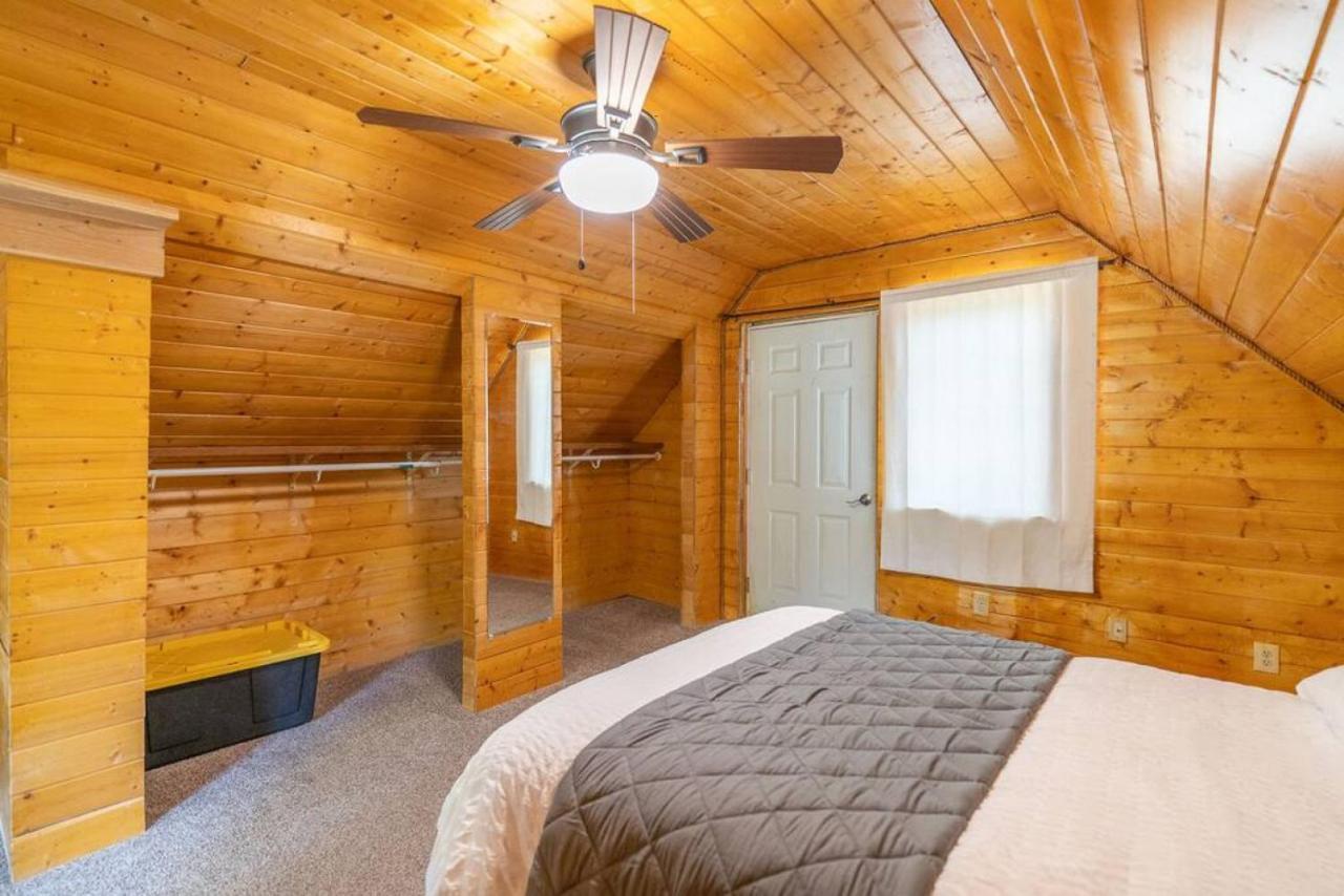 Holiday home The Goldstream Valley View Cabin *