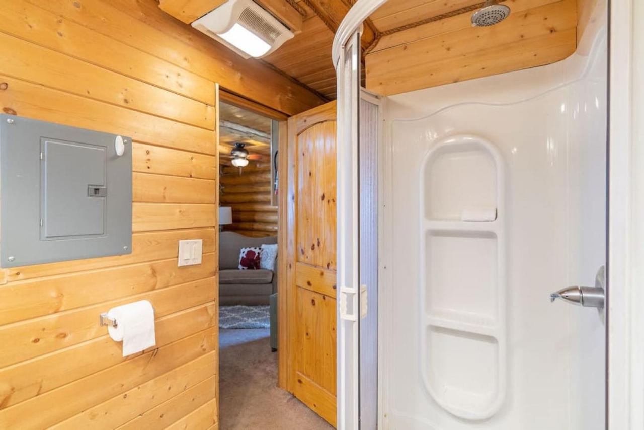 The Goldstream Valley View Cabin Holiday home