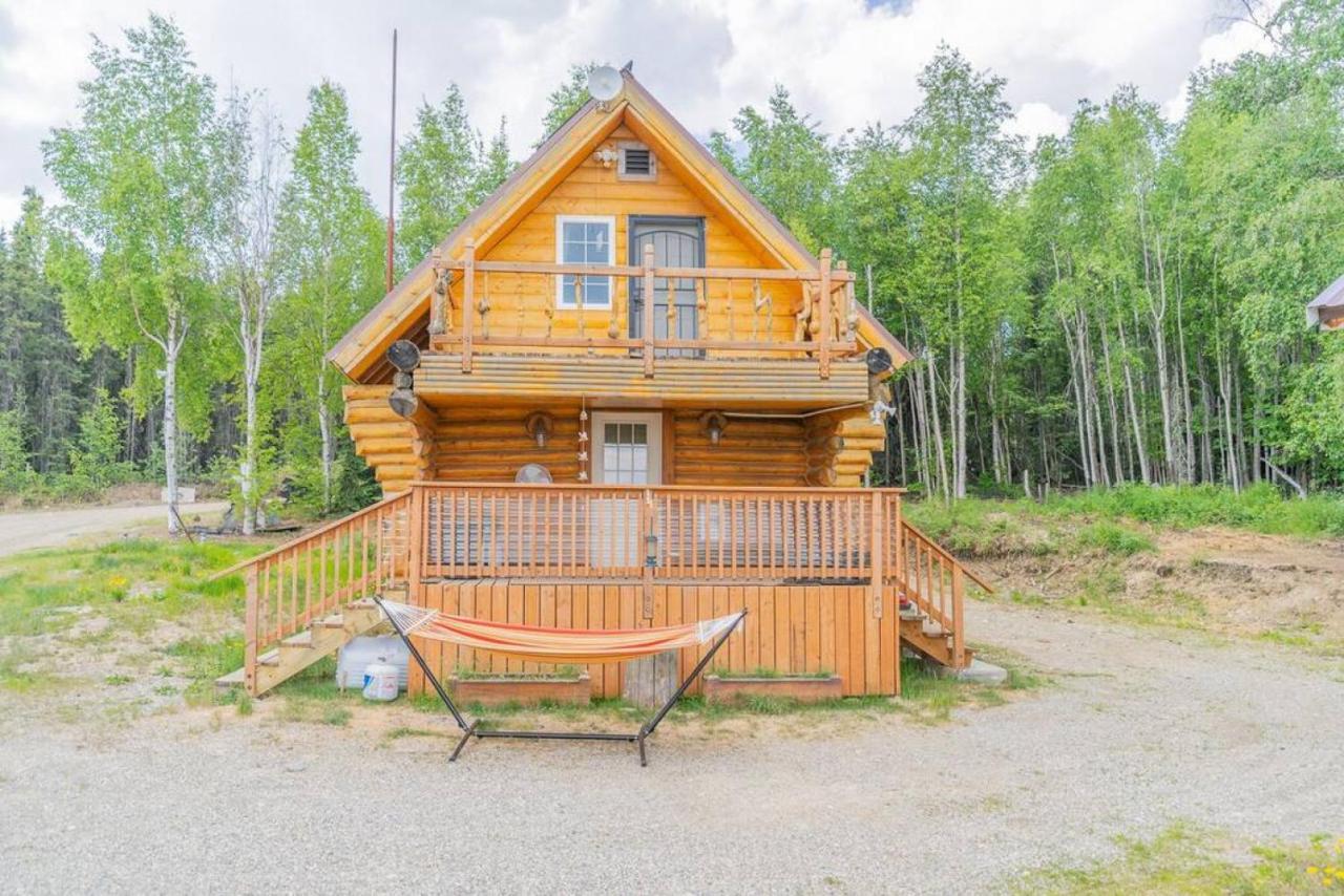 The Goldstream Valley View Cabin