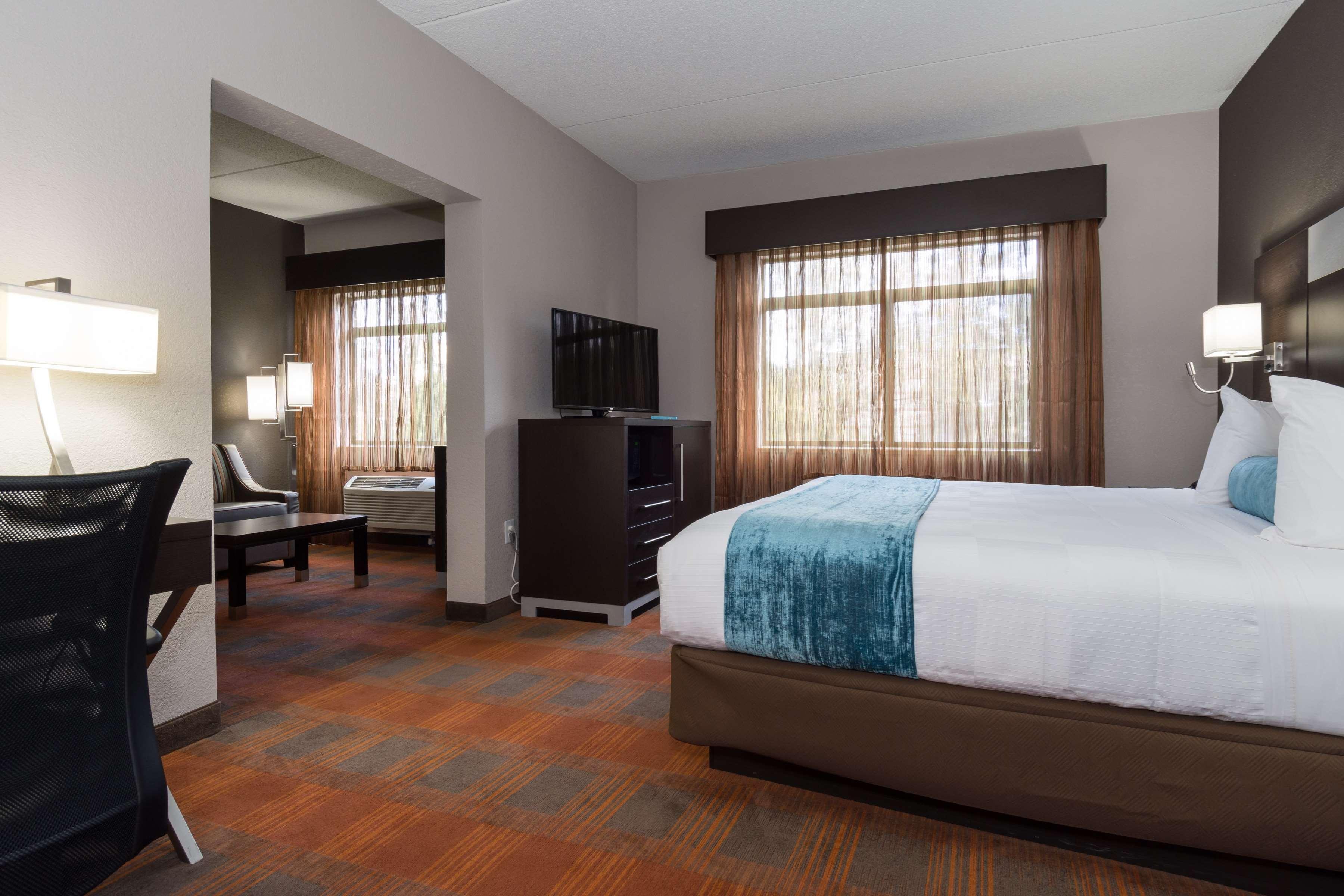 Western Pioneer Park Hotel